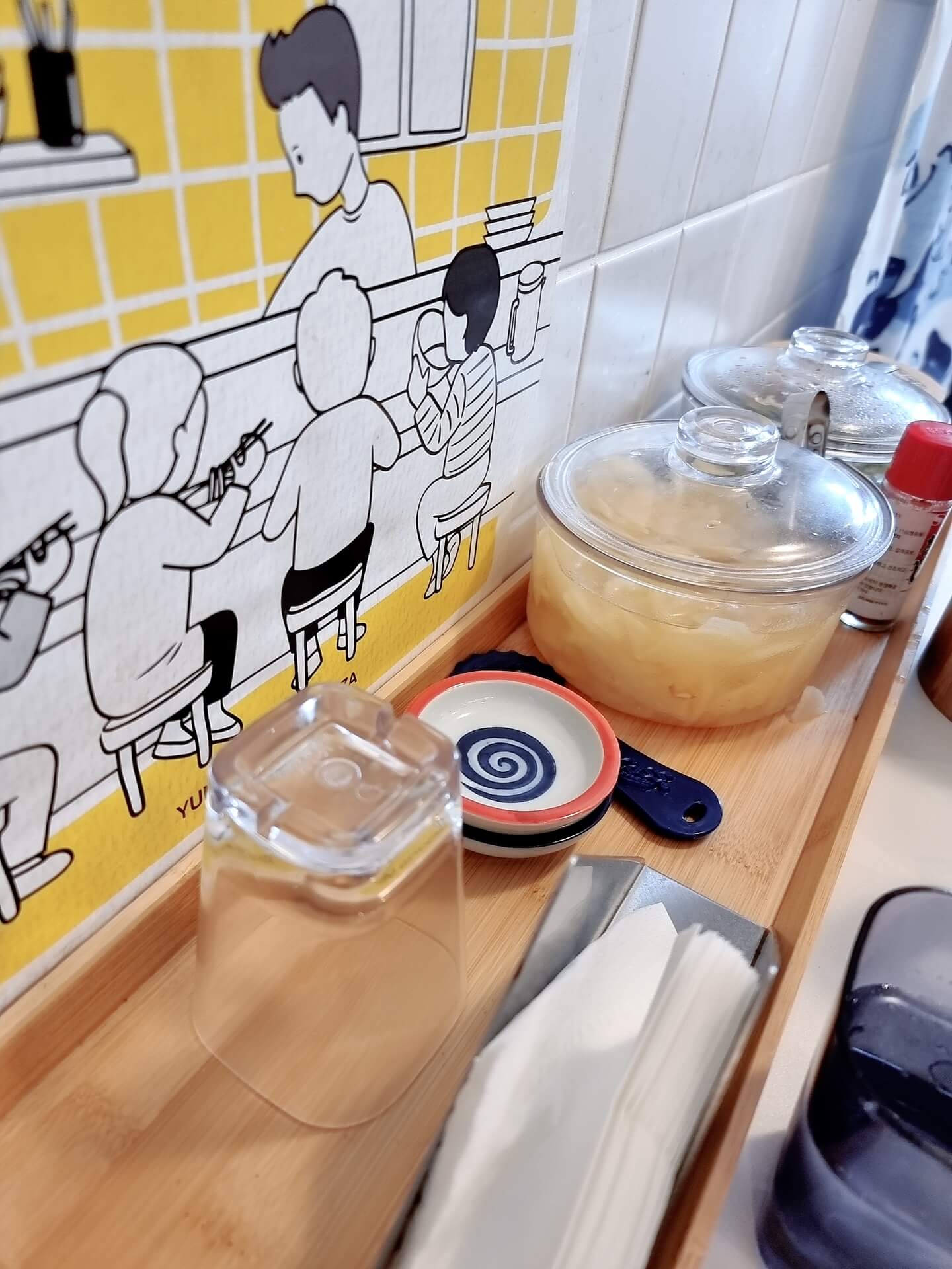 요미우돈 교자 기본 반찬