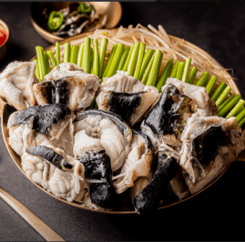 접시위에 놓인 복어