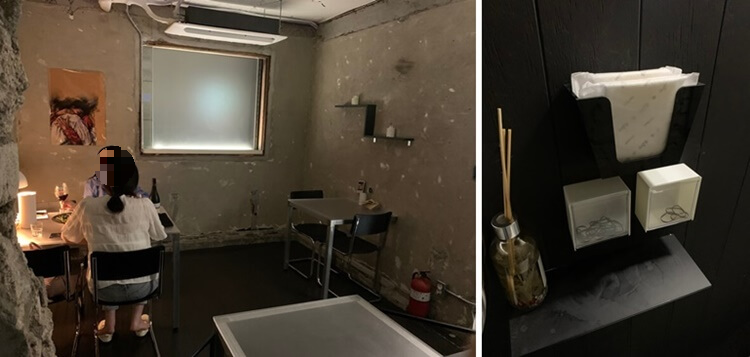 다른 공간과 화장실안의 생리대, 머리끈