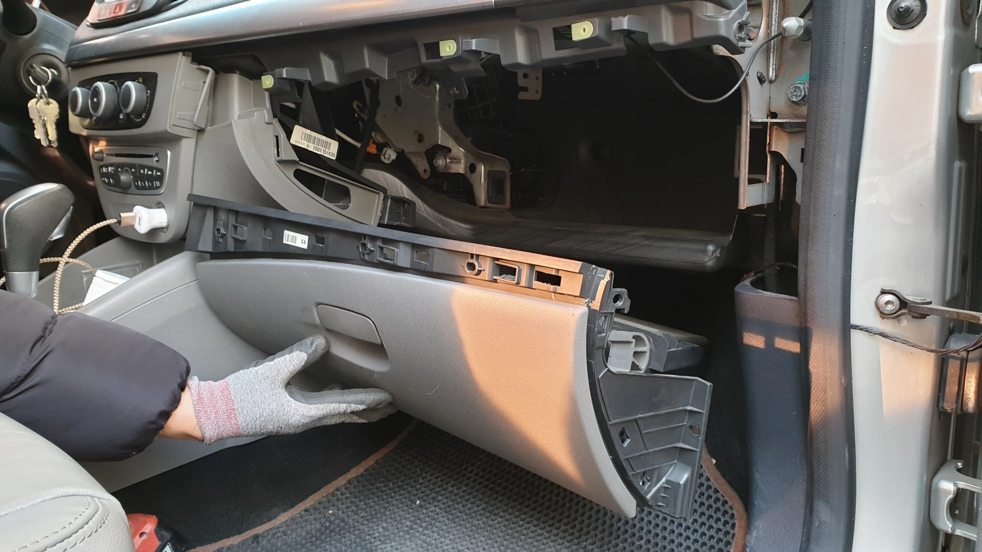 글로브박스 탈겨 모습