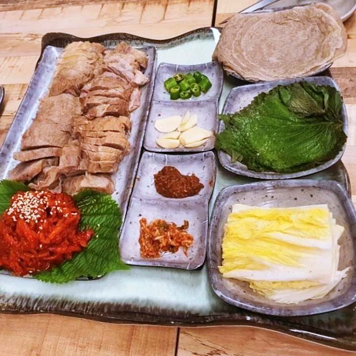 식객 허영만 백반기행 신소율 편 흑돼지보쌈 비빔막국수 수육 코다리막국수 고기국수 원주 맛집 소개