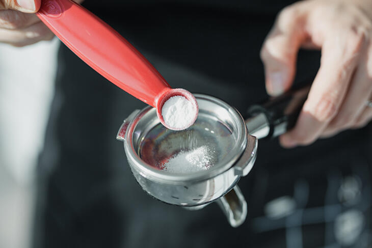 에스프레소 머신을 청소하는 방법?