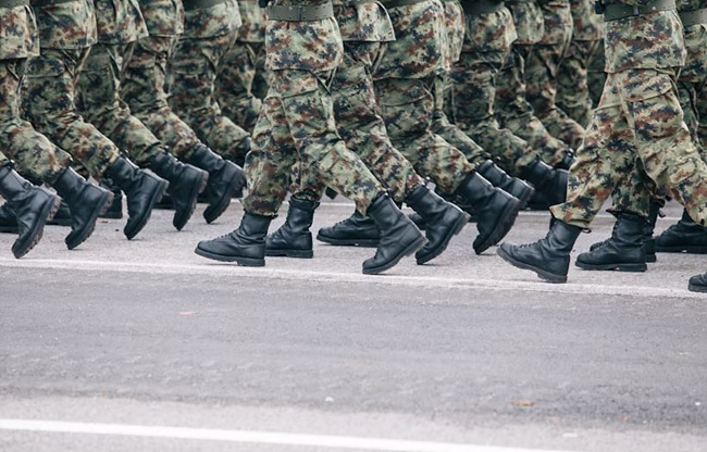 군인 행군 사진