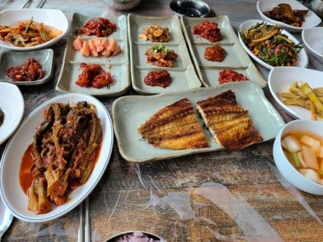 식객 허영만의 백반기행 298회 한그루와 함께한 부안 밥상! 풀지조림과 젓갈백반 맛집 곰소등대길밥상 