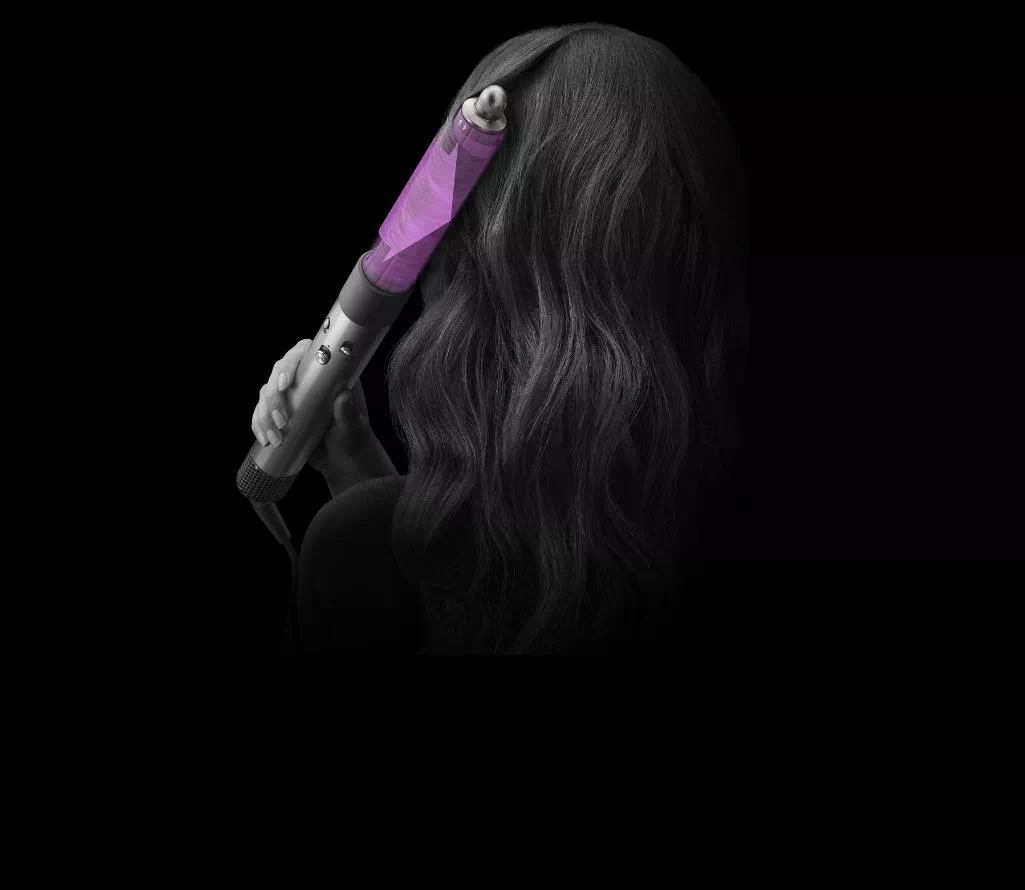 긴머리에 컬을 넣는 사진