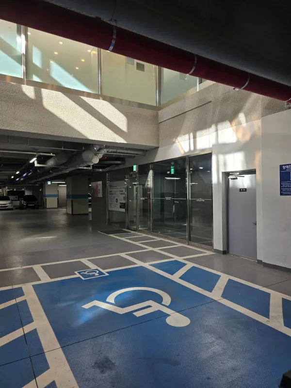 르컬렉티브 속초해변-주차장2