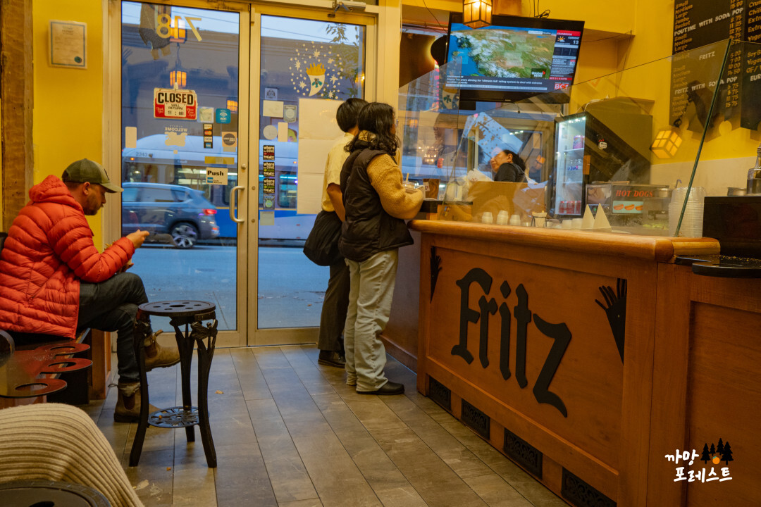캐나다 벤쿠버 프리츠 매장 내부