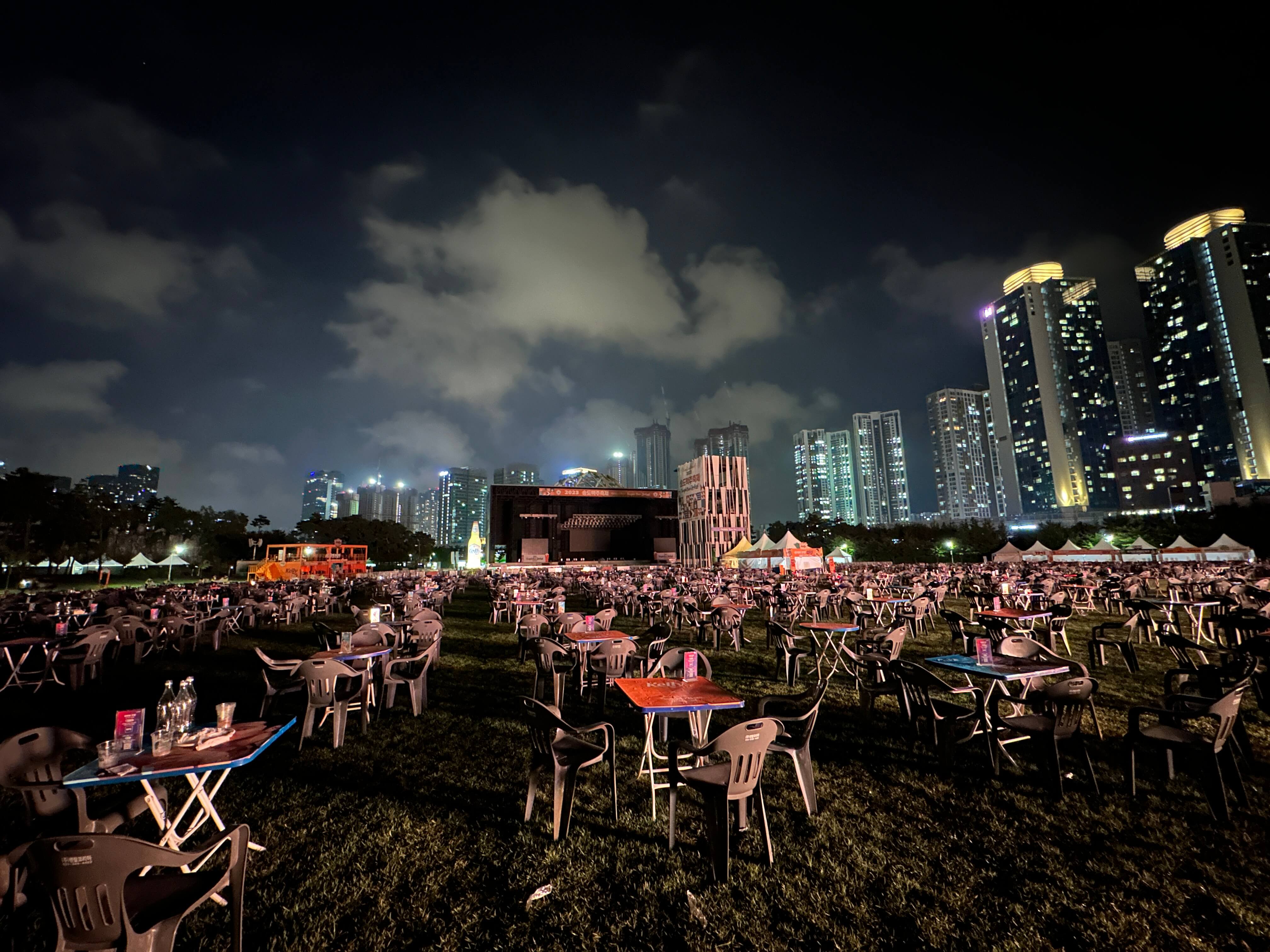 행사장에 직접찍은 사진입니다.