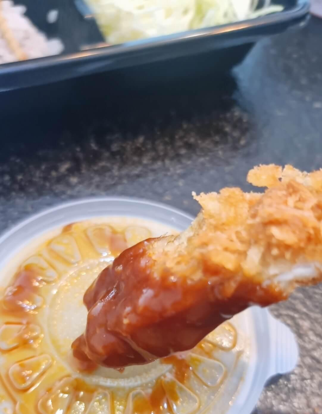 소스에 찍어 먹은 왕돈까스