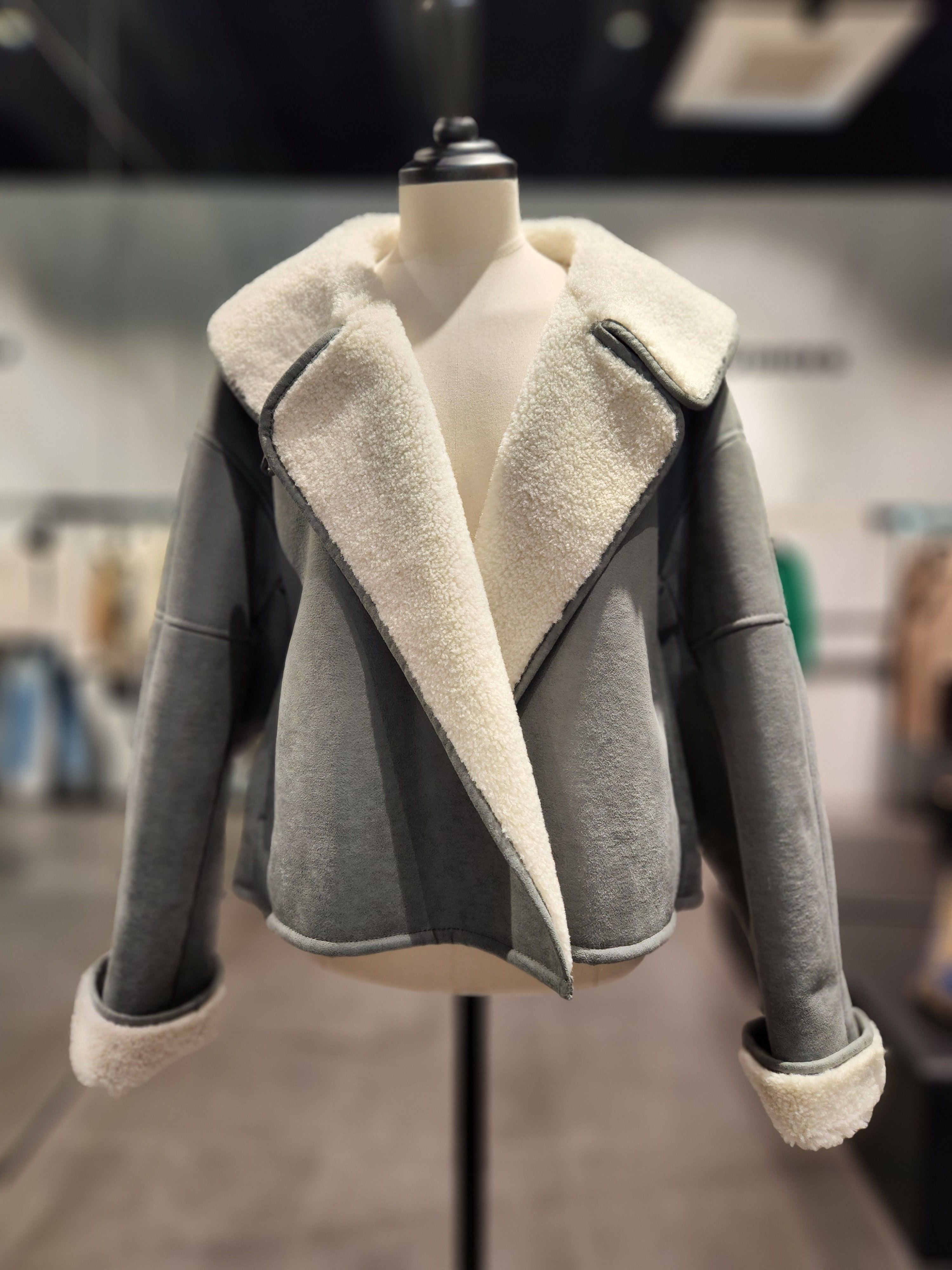 보브 컨버터블 라펠 무스탕 7122475101