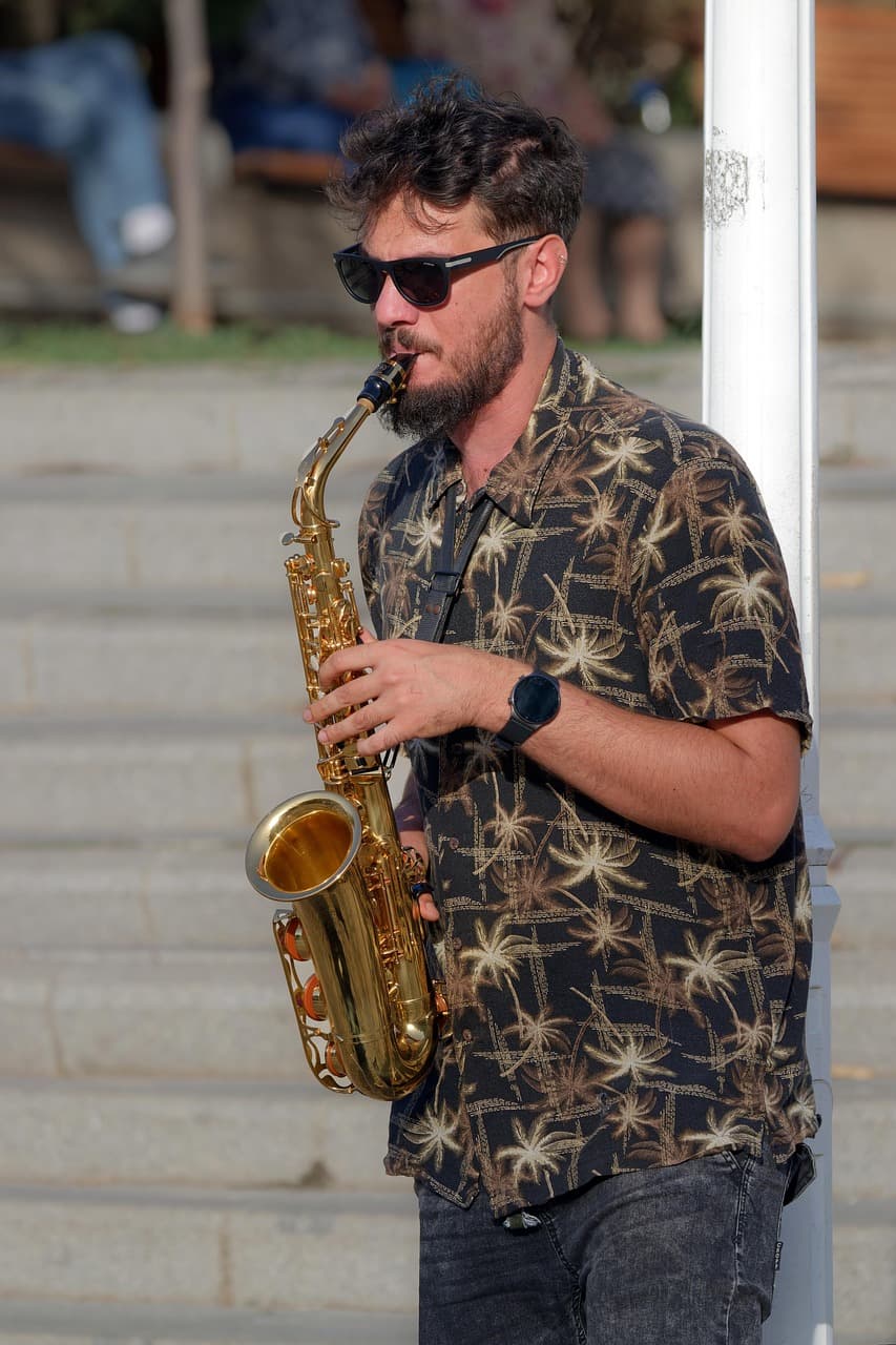 👉 길거리에서 노래하거나 악기 연주해도 되나요?