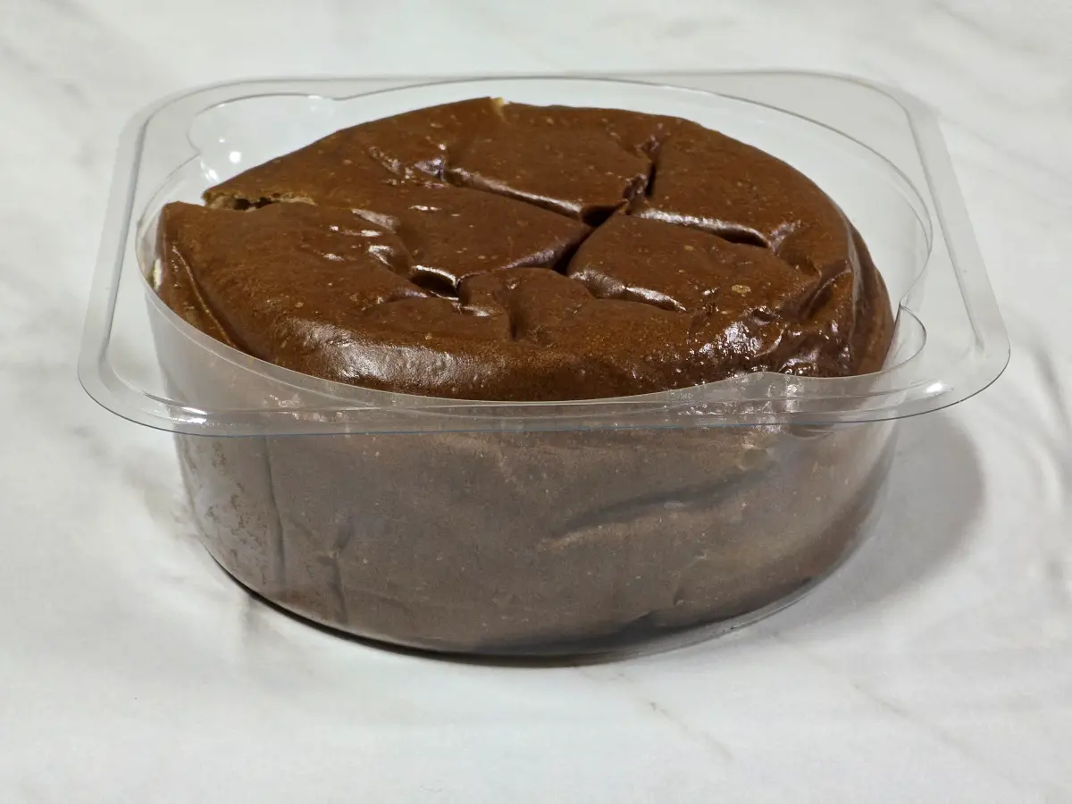 밤티라미수 생크림빵 포장을 뜯은 모습