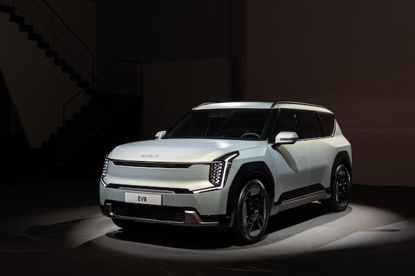 기아가 대형 전기 스포츠유틸리티차량(SUV) 모델인 &#39;EV9&#39;
