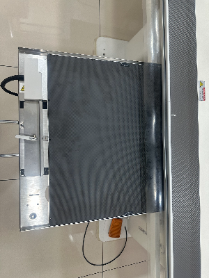 1차 의원 정형외과 방사선실에 구비된 최신 디지털 엑스레이(DR) 촬영 장비와 디텍터 판