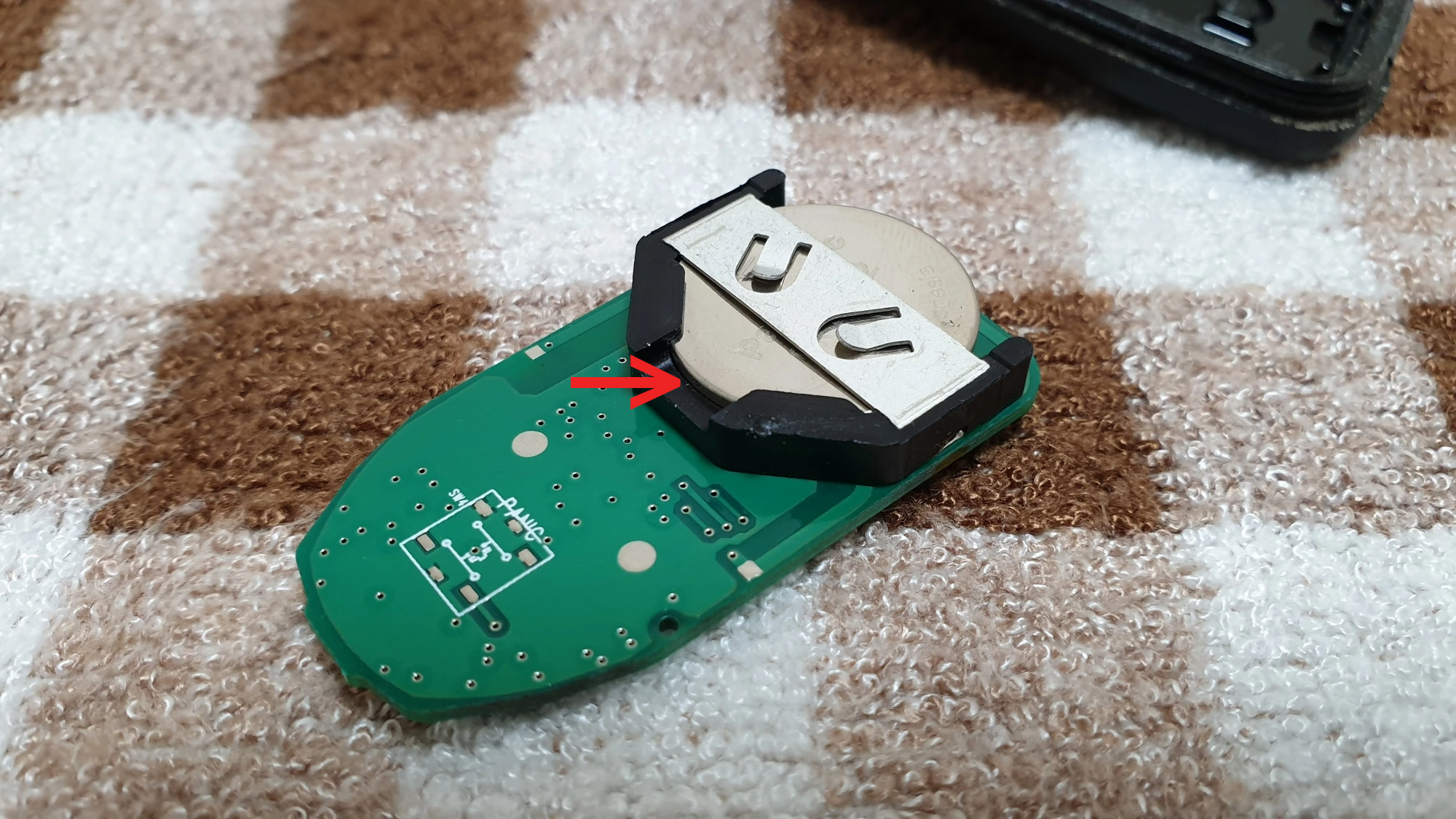 리모컨 건전지 빼는 방향