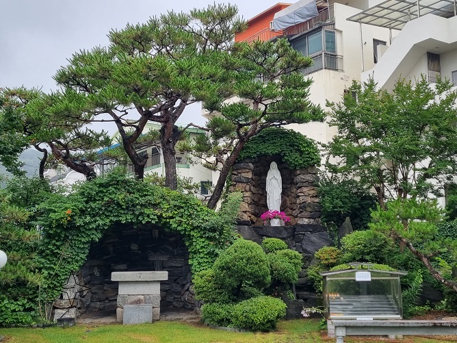 청주 수동성당 성모동산