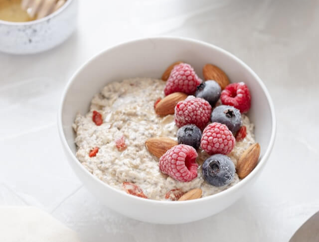 전자레인지로 간단하게 만드는 고단백 오트밀 단백질 죽