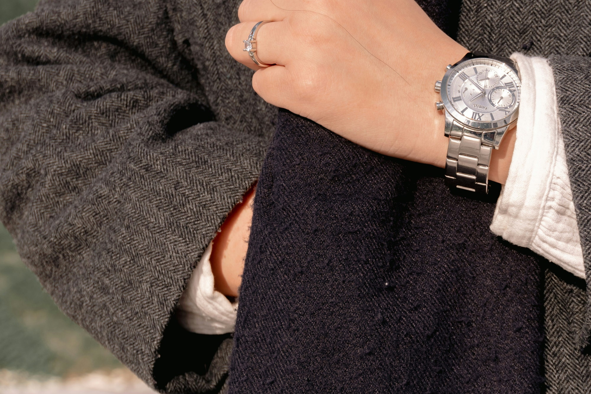 캐시미어 니트 질감, 크림색 상의 코디