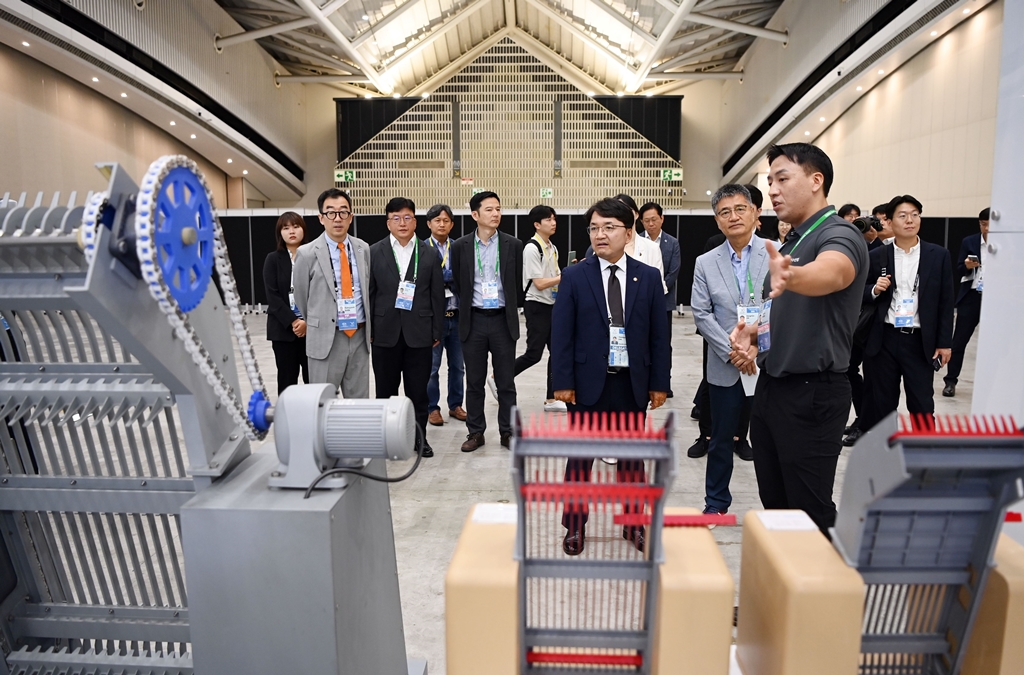 2025 APEC 재난 기술 전시관 및 현장 시찰