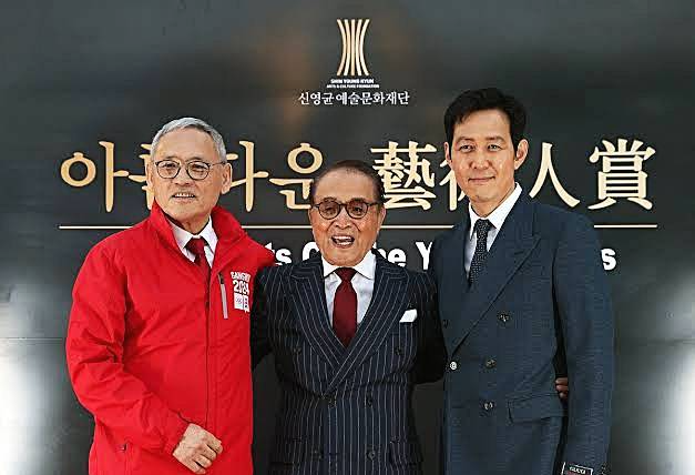 신영균