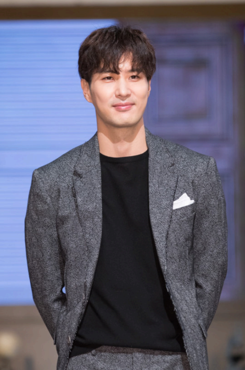 의외로 고학력이라 놀라운 연예인.jpg