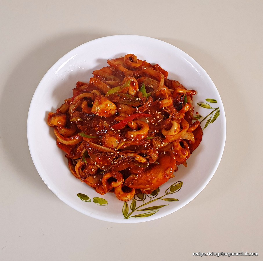 맛있는 오징어볶음 완성 사진