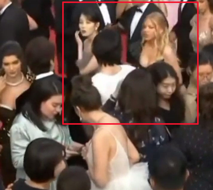 아이유_어깨빵_11