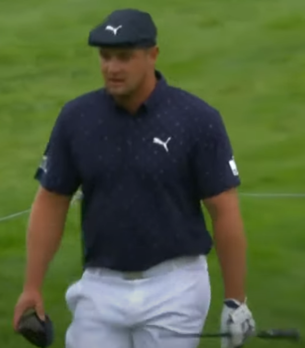 디셈보 선수의 드라이버가 부러져서 당황하는 모습