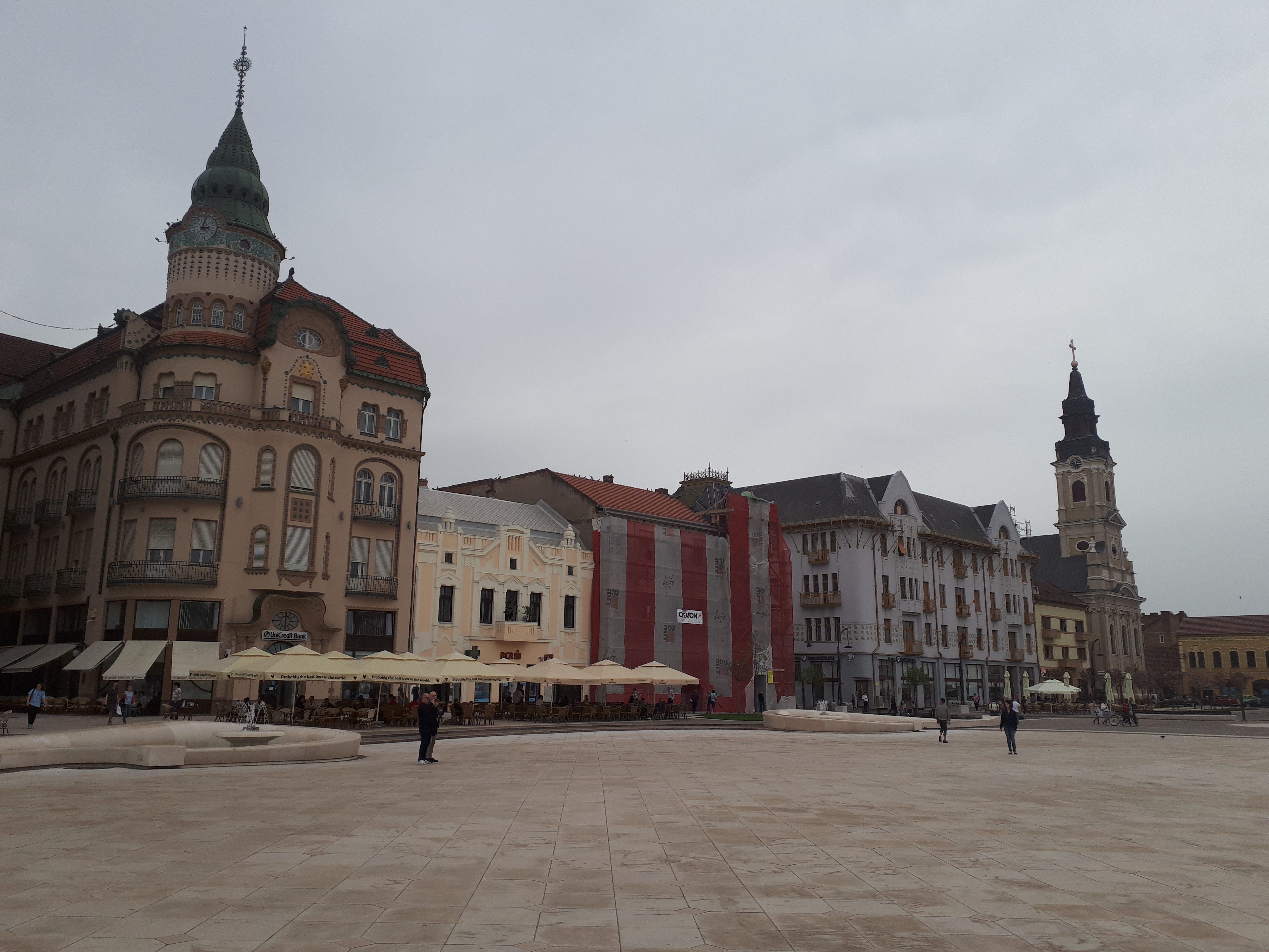 루마니아 오라데아 블랙 이글 궁전 유니리 광장