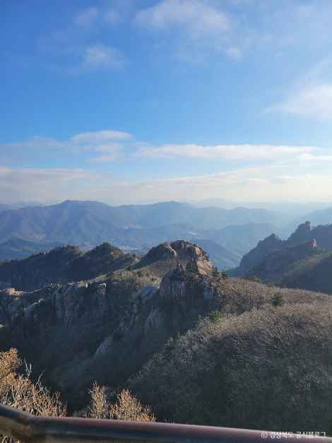 속리산 문장대에서 본 능선