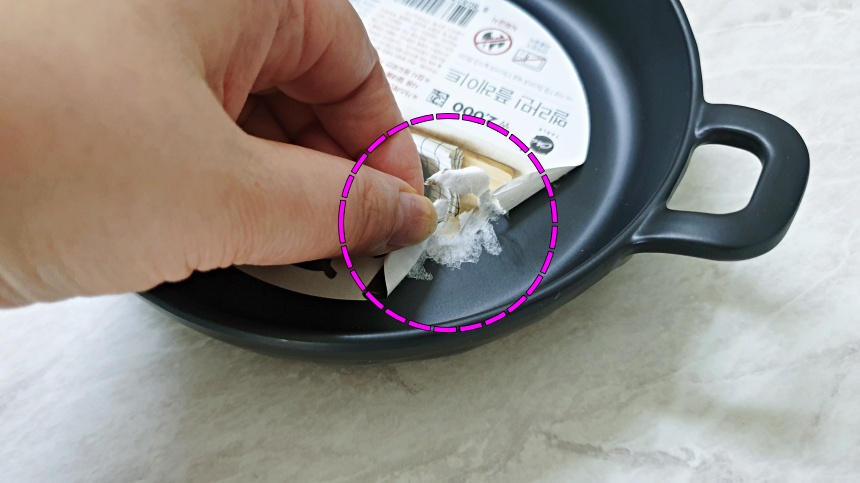 강력-접착된-스티커