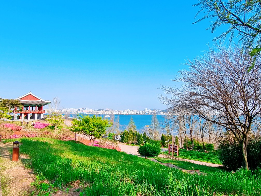 인천 영종도가볼만한 곳: 구읍뱃터 영종진 공원의 해안 산책로, 숲 산책로