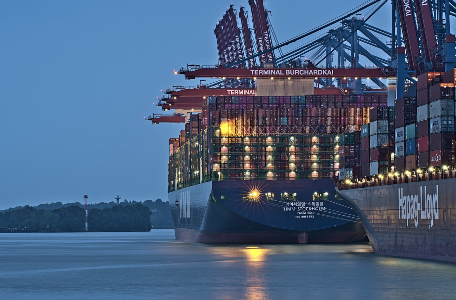 항만 컨테이너 정박한 선박 사진 이미지