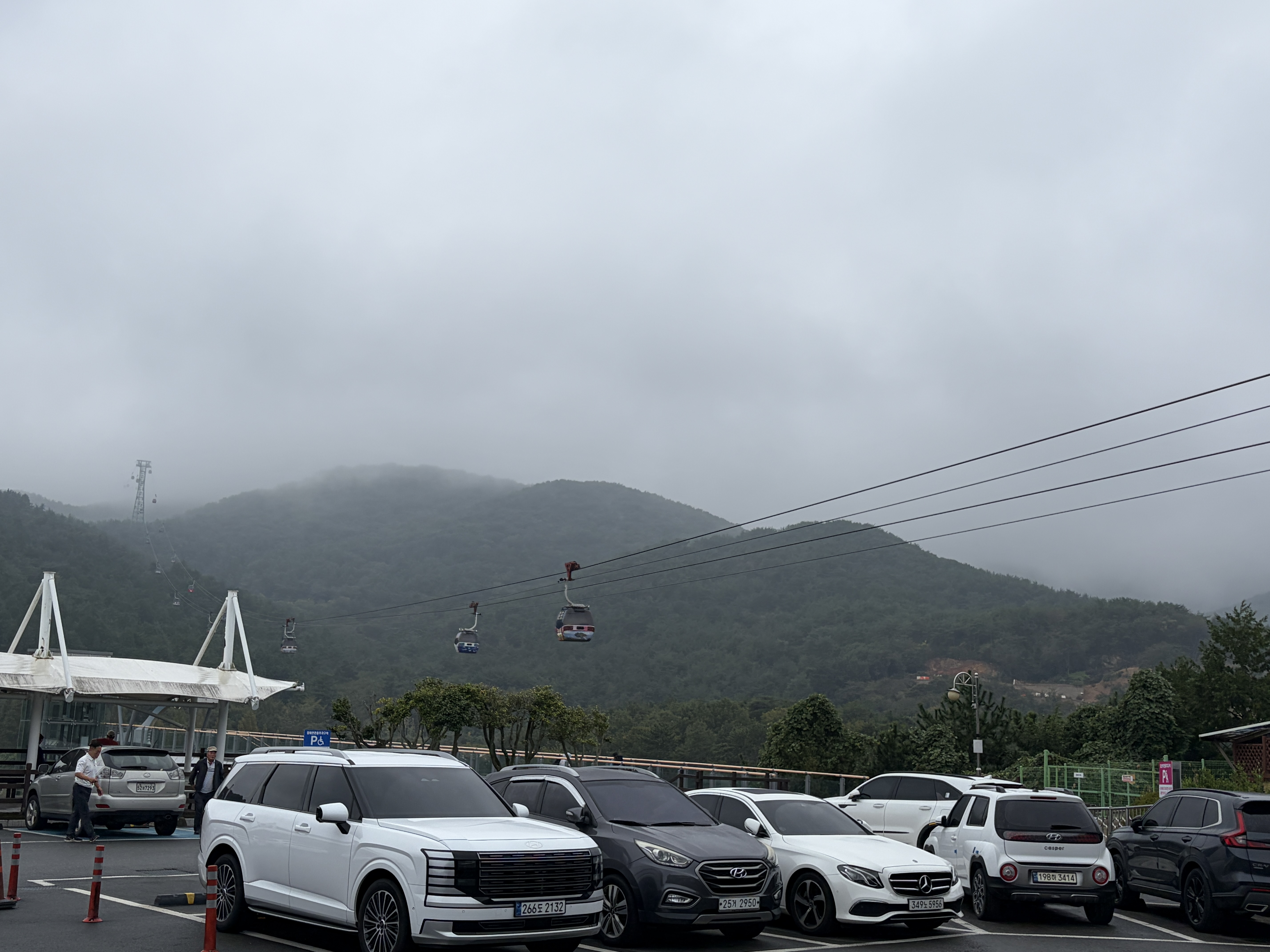 통영 케이블카 주차장에서 본 전경