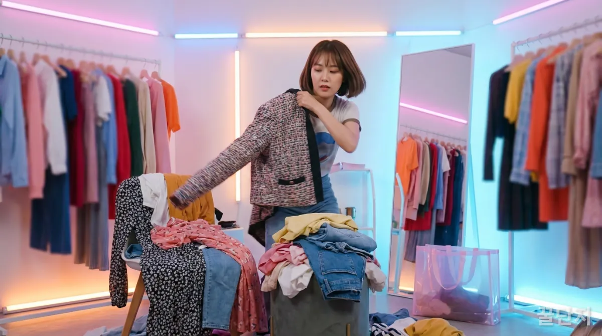 빠르게 변화하는 유행 패션을 시도하는 MZ세대 여성