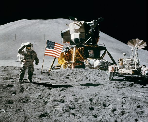 달위에-미국-국기