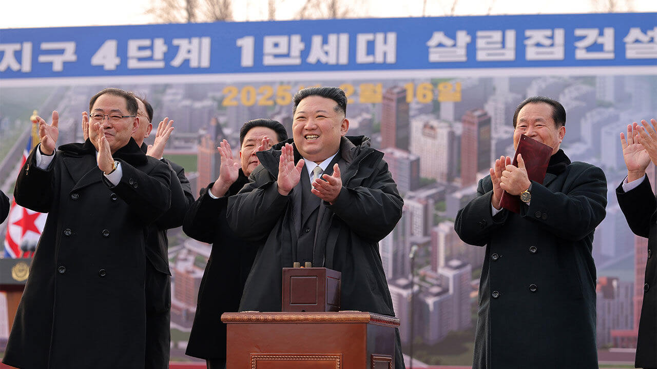 김정은, 화성지구 3단계 시찰&hellip; 수도 개발의 새로운 전환점 강조