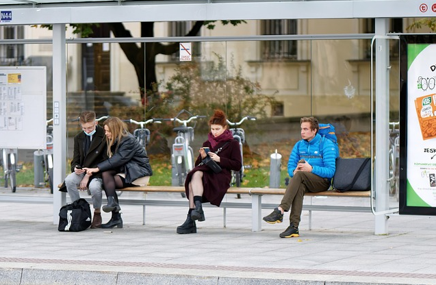 시니어 스마트폰 사용