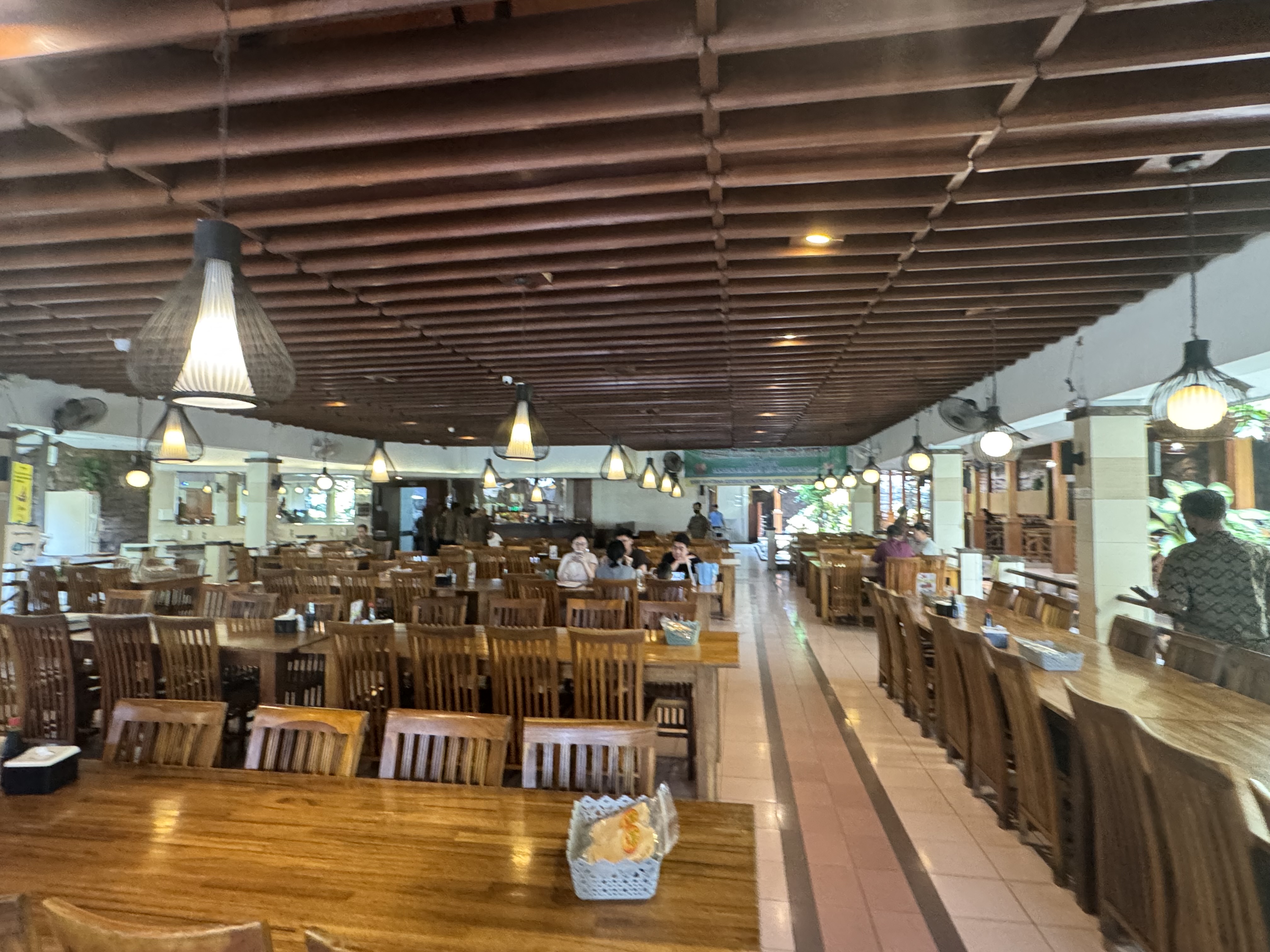 폰독 라구나 식당 내부