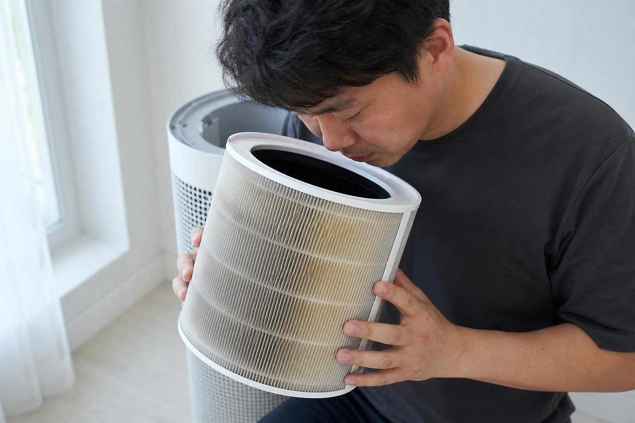 필터를 꺼내 직접 눈과 코로 확인하기