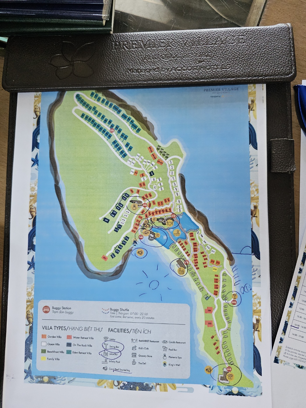 체크인 절차를 진행하며