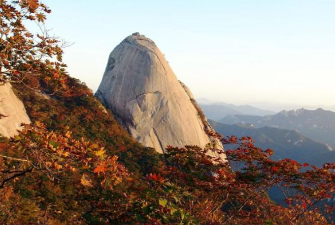 2025 경기도 단풍 명산 BEST ❘ 북한산&middot;남한산성&middot;광교산 등 추천 코스