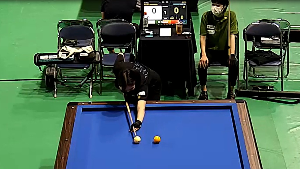 2020년, 국내 아마추어 당구대회에서 한지은과 경기를 펼치고 있는 우휘인 당구선수