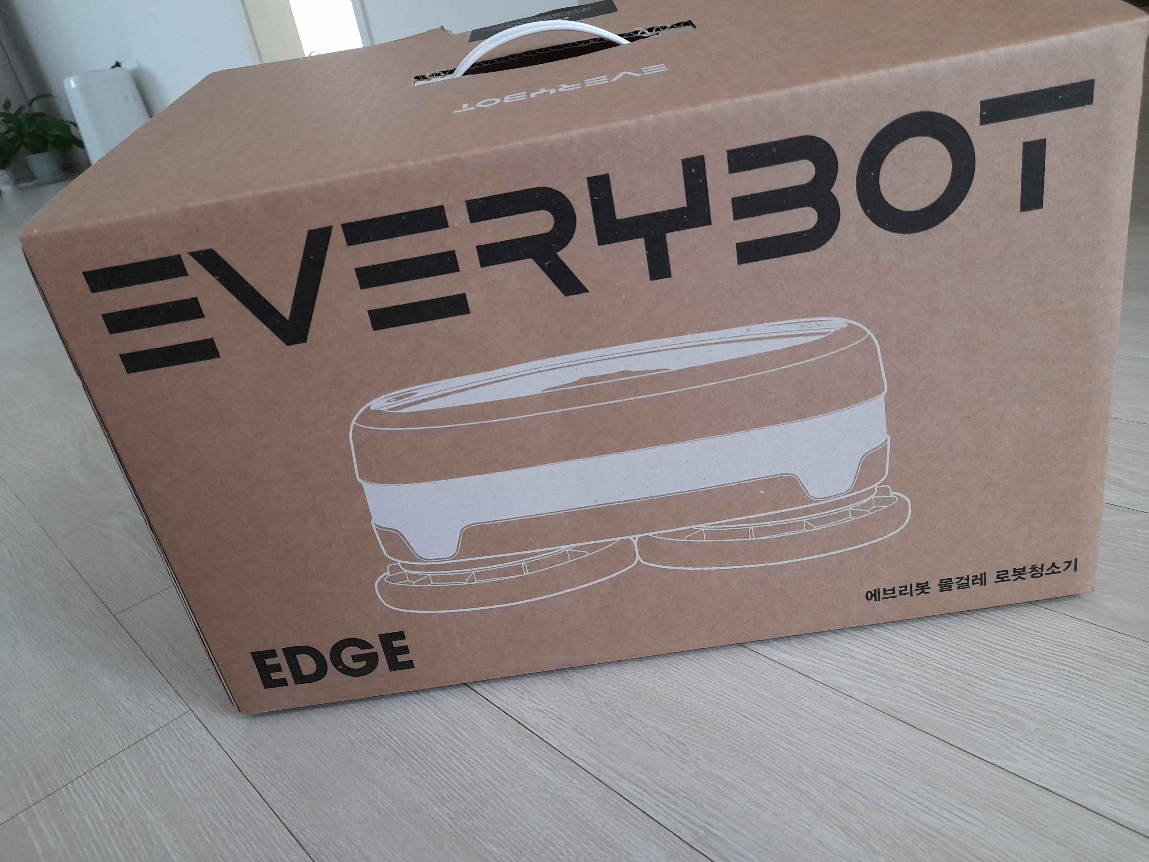 에브리봇 엣지 물걸레 로봇청소기 - 박스