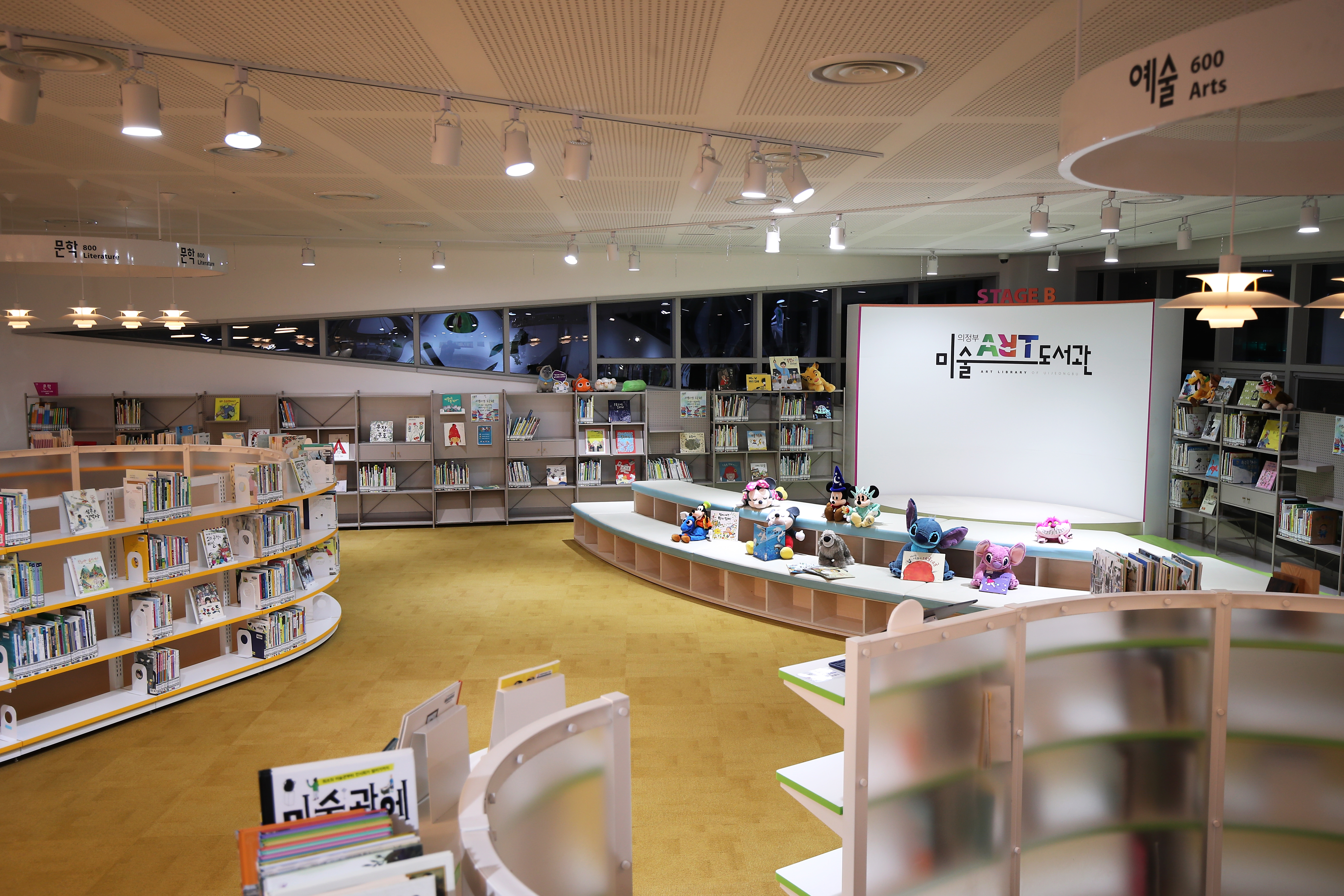 의정부 미술도서관 실내전경