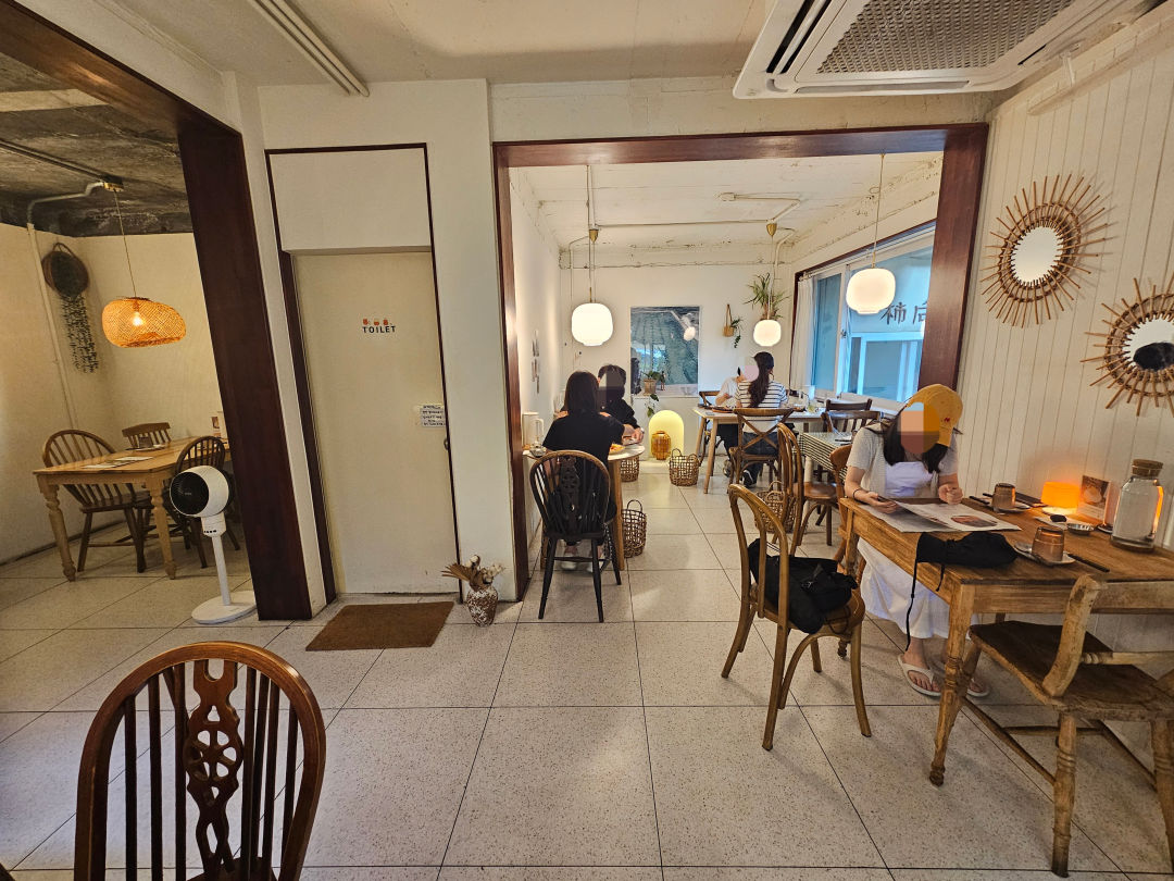 행궁동 오테이블 내부 분위기