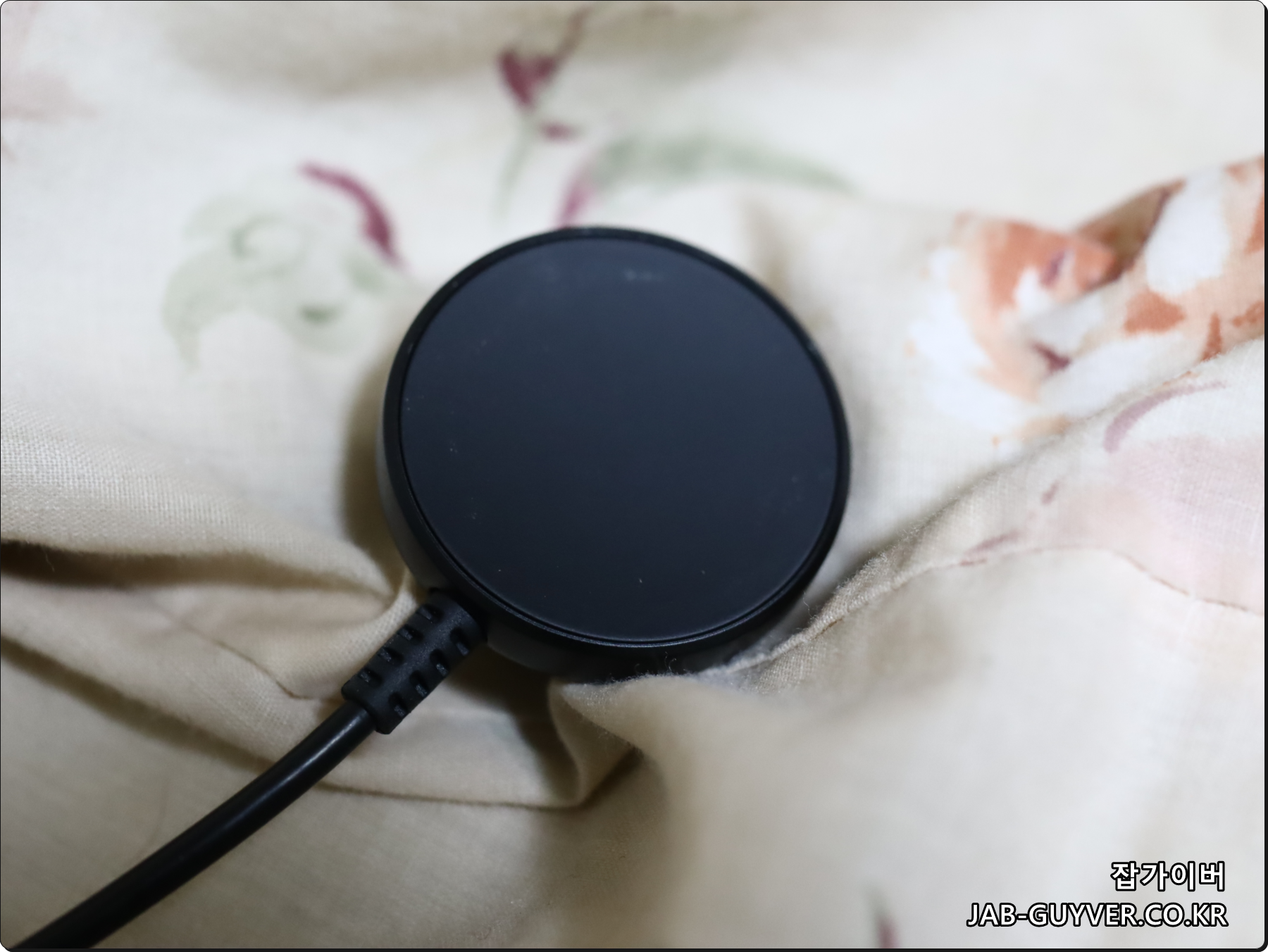 갤럭시워치 정품 충전 크래들 사용 예시