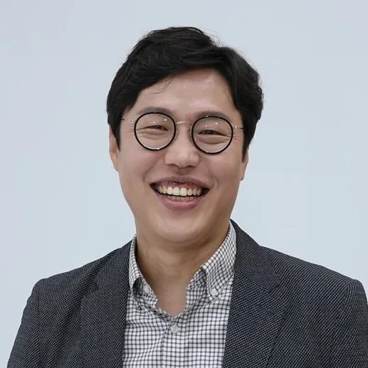 김준일 평론가 기자 활동
