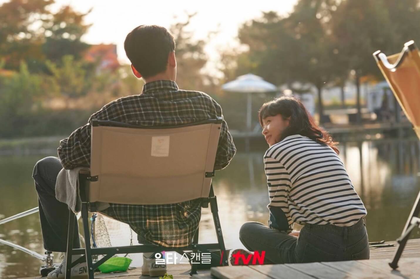 낚시터에 있는 정경호와 전도연
