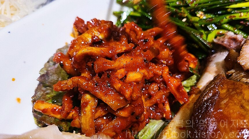 족이맛있는-사또족발-족발-김치